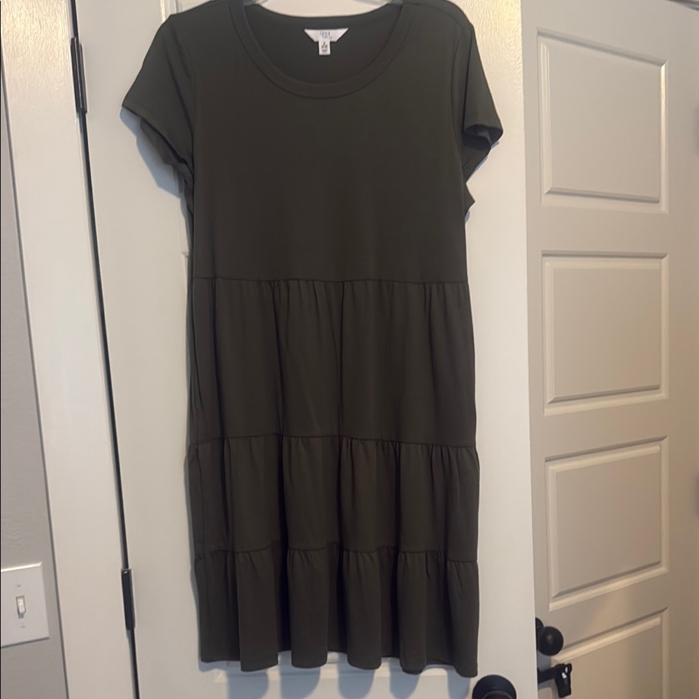 Time and Tru Green Crew Neck Midi Sundress